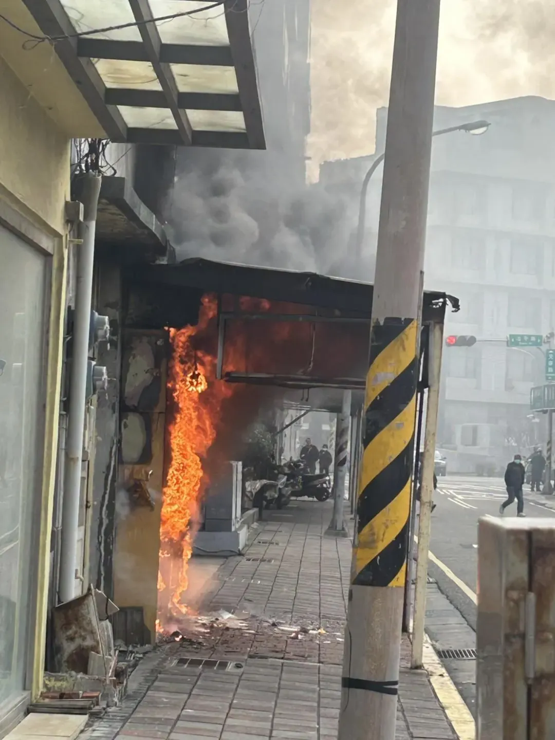 馬公市光復路一家飲食店傍晚發生火警。（圖／中天新聞）