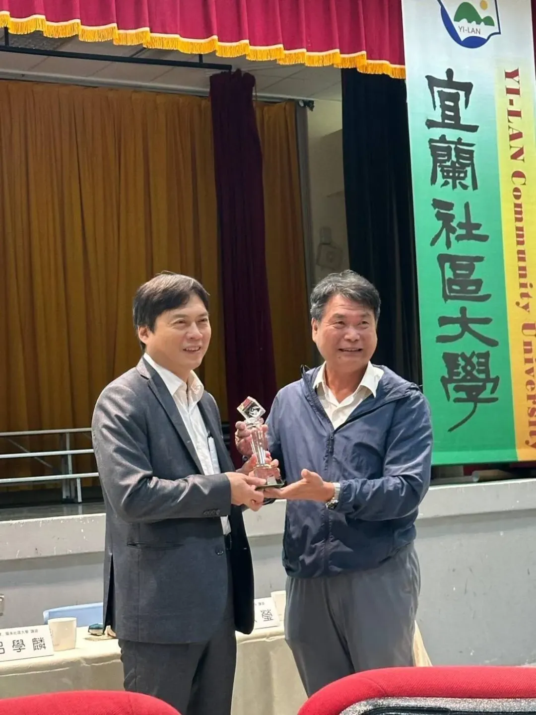 宜蘭縣信賴台灣之友會理事長林國漳（左）。（圖／擷取自陳金德臉書）