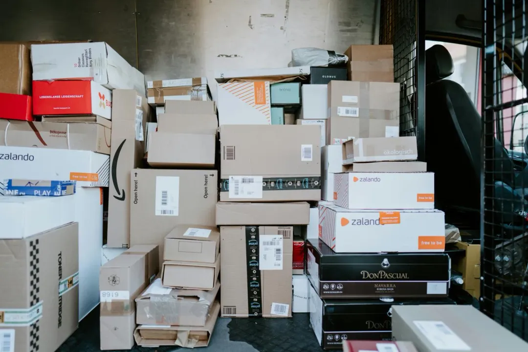 美國郵政管理局（U.S. Postal Service）宣布暫停接收來自大陸及香港的國際包裹。（示意圖／翻攝Unsplash）