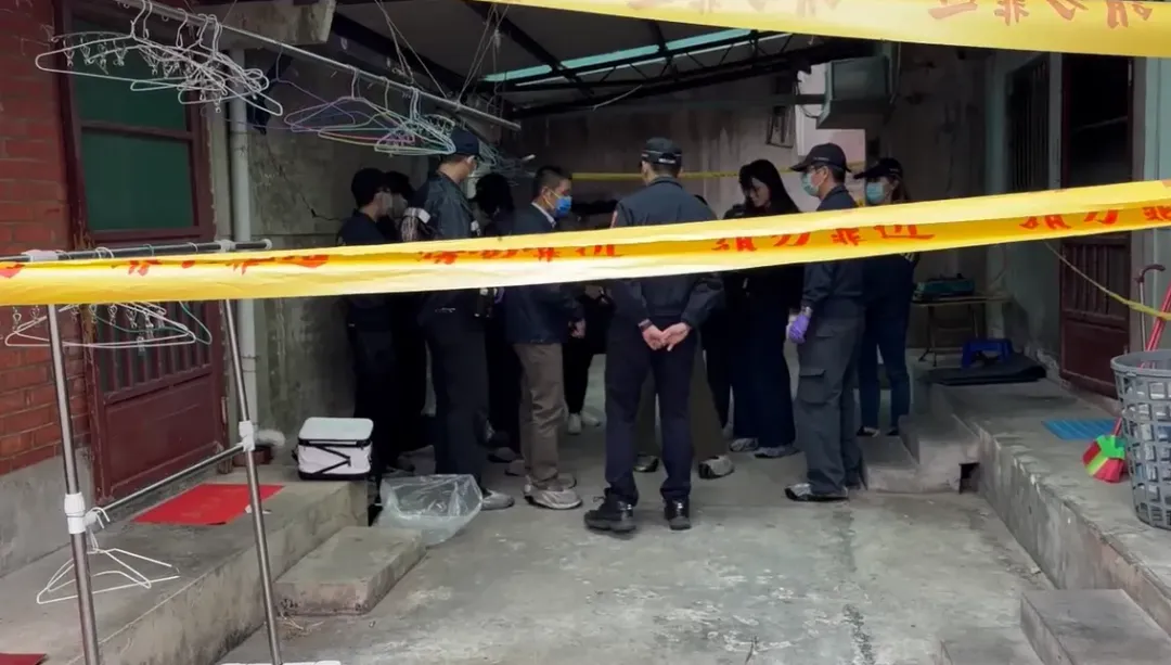 檢警到現場勘驗。（圖／翻攝畫面）