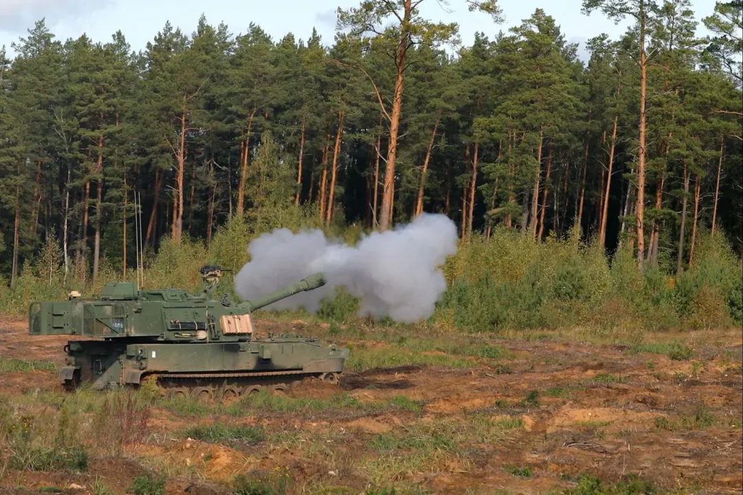 陸軍將重新建案採購M109A7自走砲；圖為美軍第3步兵師的M109A7射擊。(圖/美國陸軍)