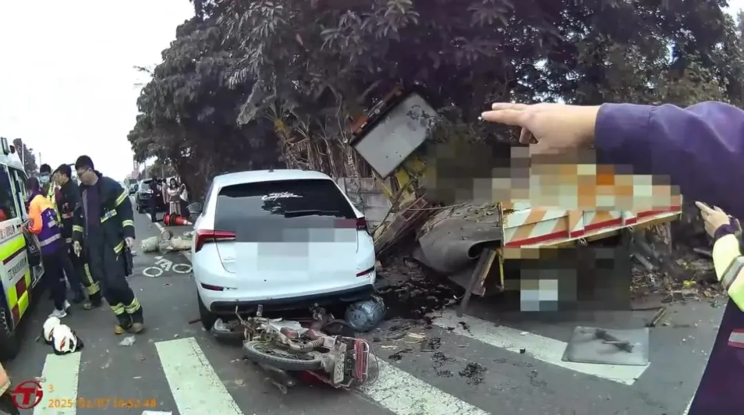嘉義今發生一起嚴重車禍造成1人命危。（圖／翻攝畫面）
