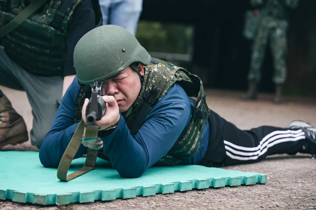 後備軍人志願參加步槍射擊訓練。(圖/青年日報)