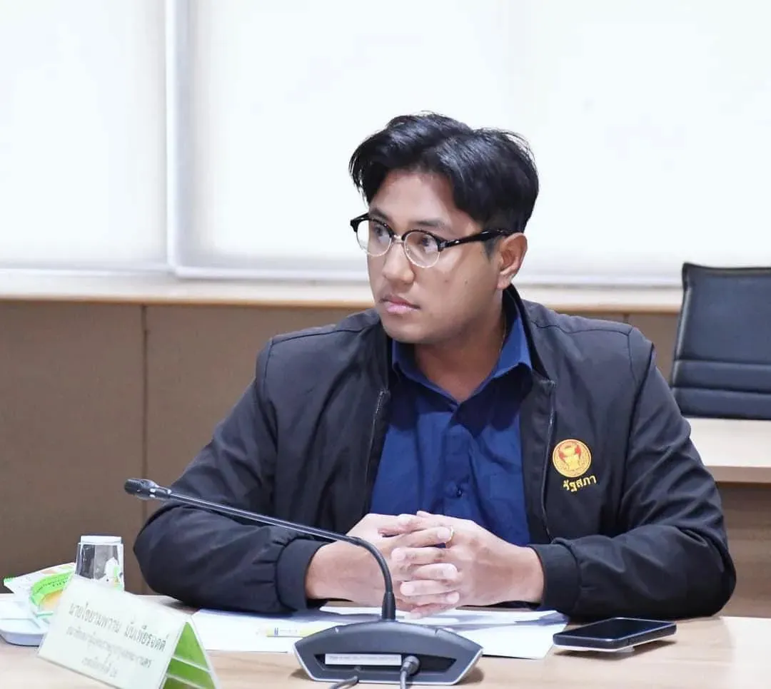 泰國眾議院國會議員猜言帕宛被1名25歲台籍女遊客指控性侵,他7日晚間否認犯案並表示會贏得官司。(圖/翻攝自Facebook@ปูอัด ไชยามพวาน สส. เขตจอมทอง-บางขุนเทียน-ท่าข้าม )