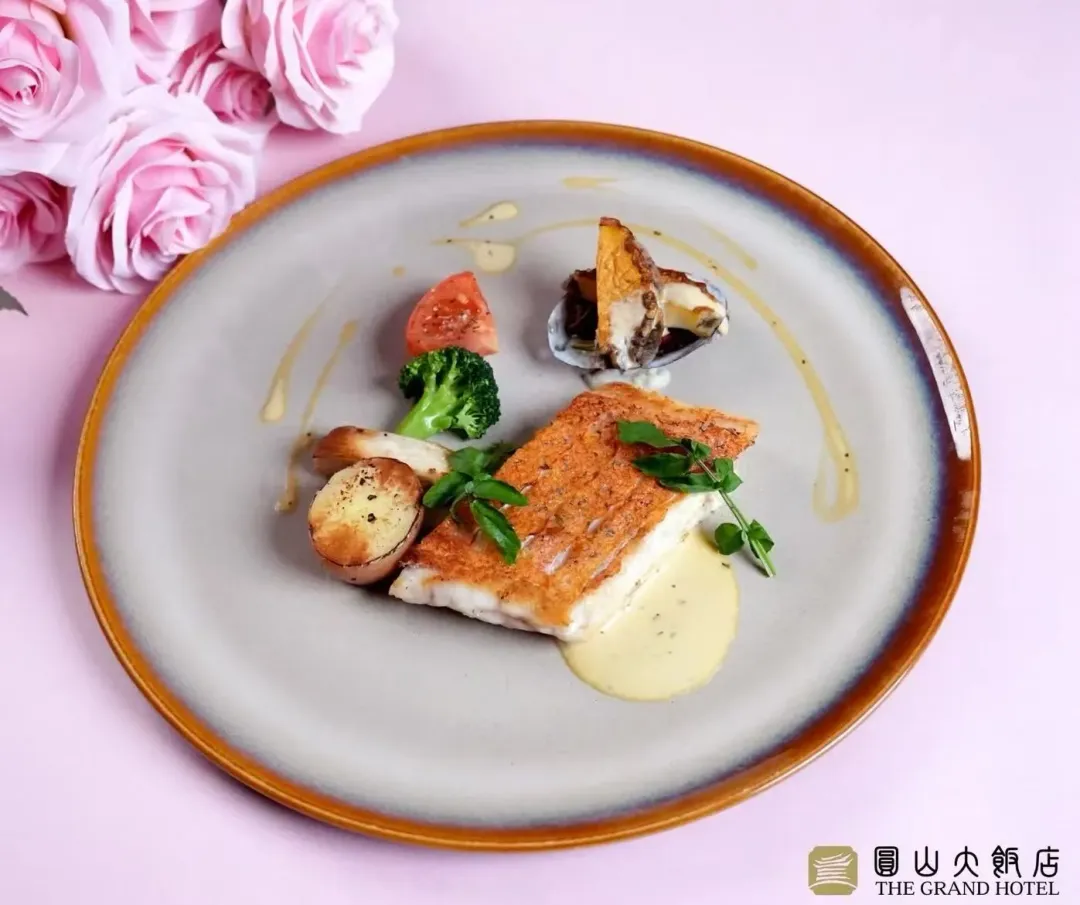 圓山牛排館用經典美食為愛加溫,帶來一系列清爽又開胃的創意料理。(圖/圓山大飯店提供)