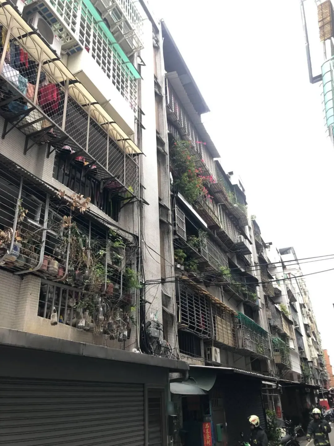 新莊區西盛街巷內一處民宅發生火警。（圖／翻攝畫面）