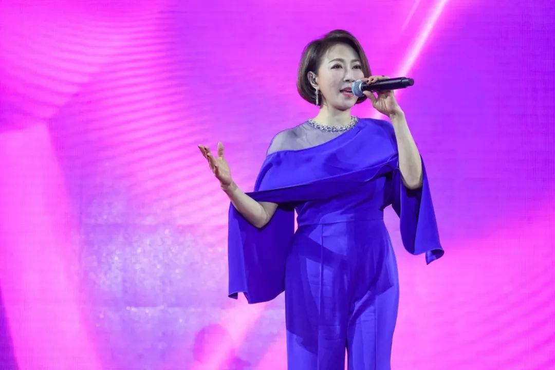 
        李翊君飆唱金曲。（圖／中國時報羅永銘攝）
    