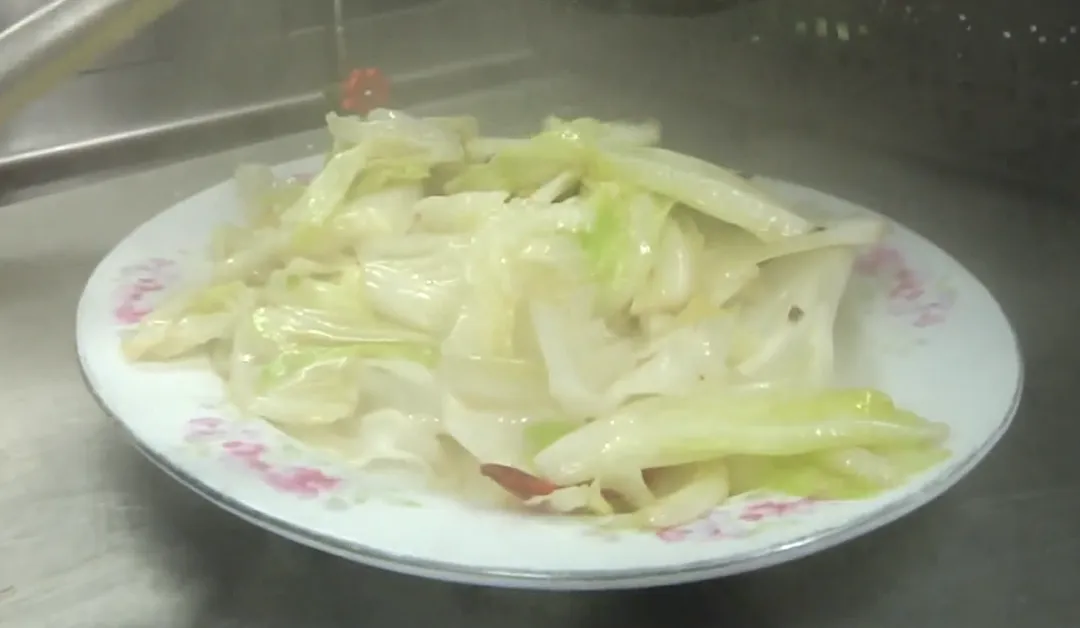 炒高麗菜。（示意圖／中天新聞）