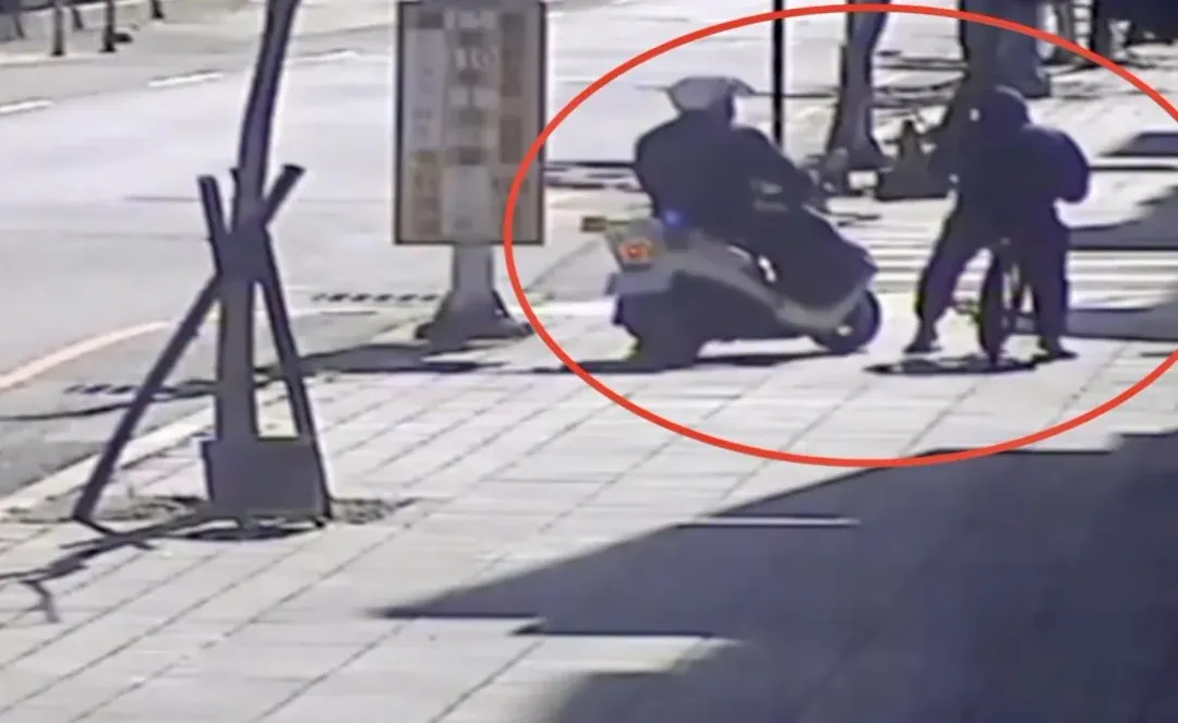 男子謊報捷運站有人持刀遭警方活逮。（圖／翻攝畫面）