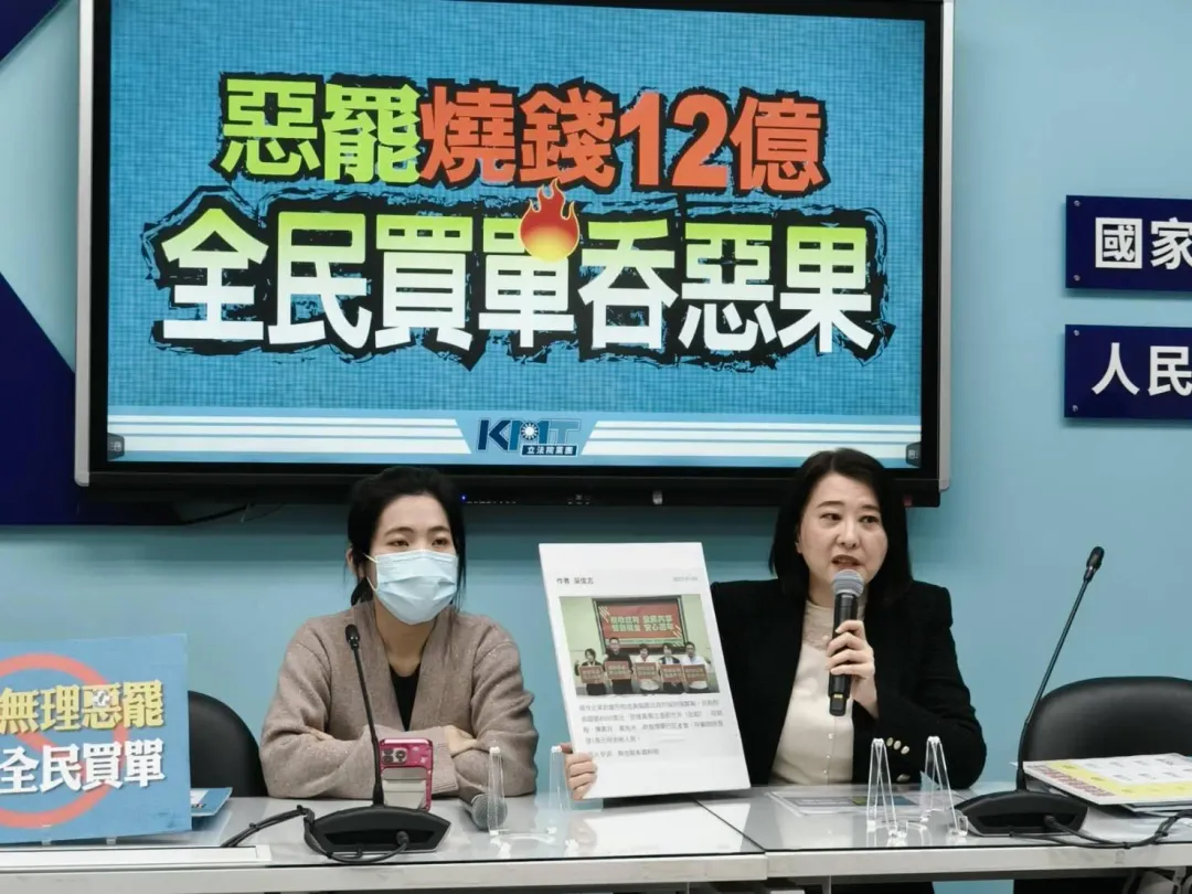 國民黨團書記長王鴻薇與徐巧芯召開「反對無理惡罷，拒絕全民買單」記者會。（圖／國民黨提供）