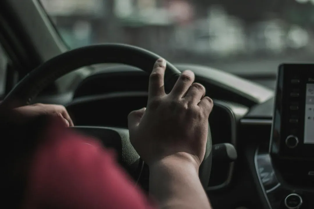 朱姓駕駛車速在38公里/小時以下，事故責任劃分承擔三成。（示意圖／unsplash）