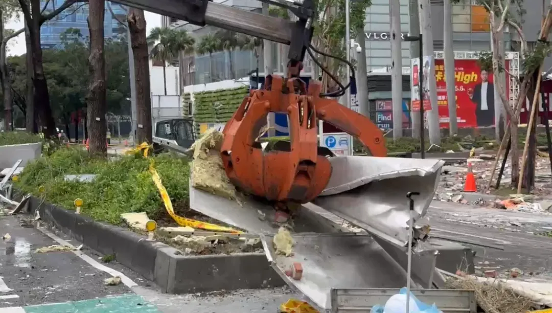 警方針對周邊道路進行交通管制。（圖／中天新聞）