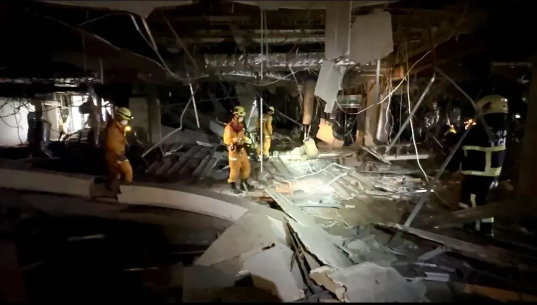 台中新光三越13日發生嚴重氣爆案，導致4人死亡，以及多人輕重傷！（圖／翻攝畫面）