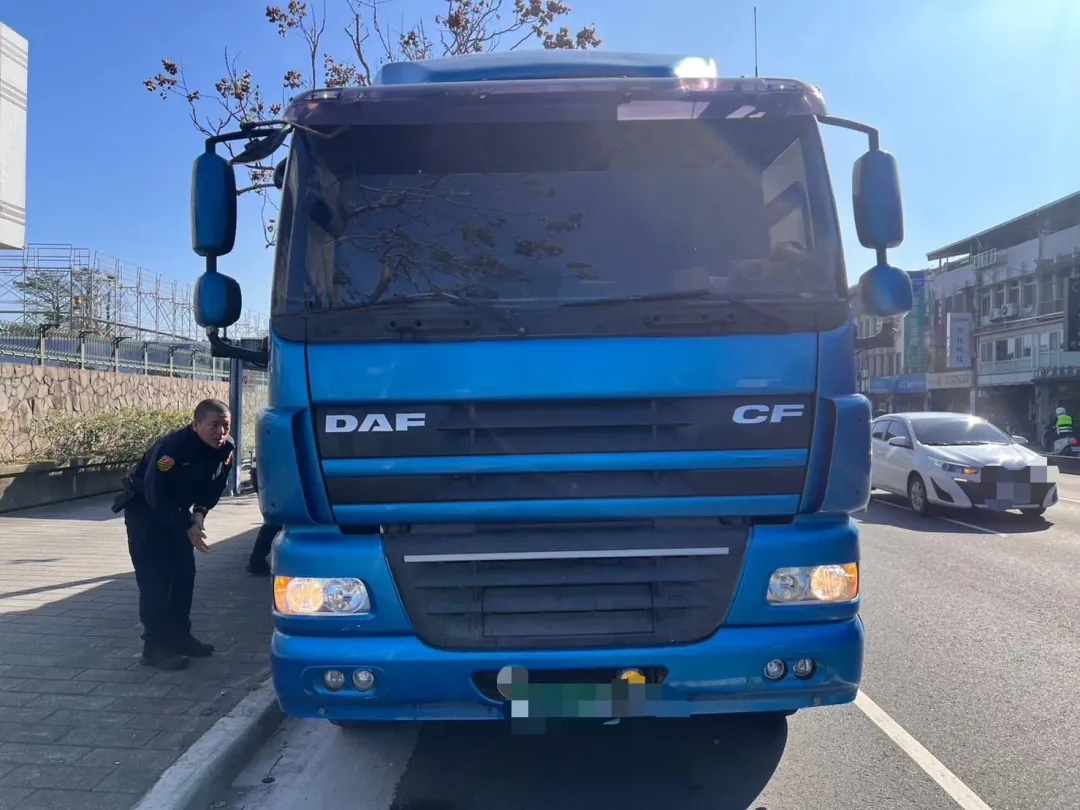 單車騎士遭砂石車輾斃。（圖／警方提供）