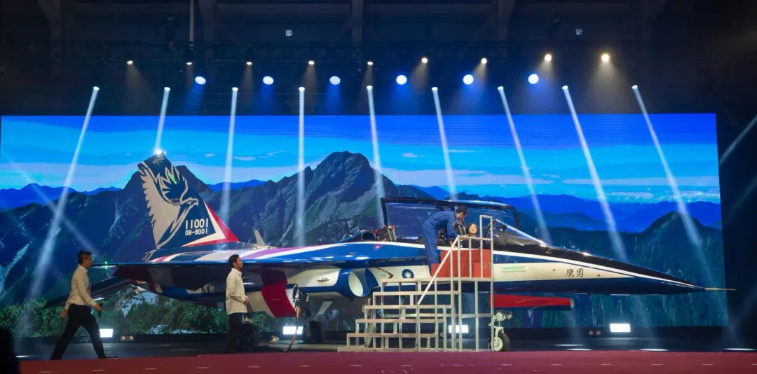 勇鷹高教機1號原型機出廠。(圖/總統府)