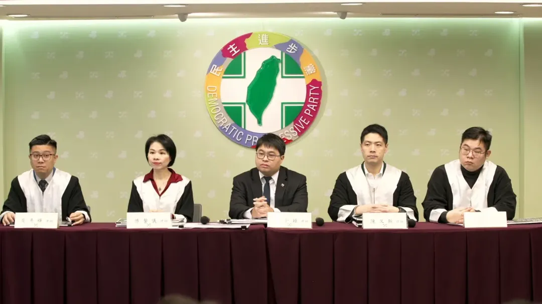 民進黨組律師團協助罷免團體。(圖/擷取自民進黨直播)