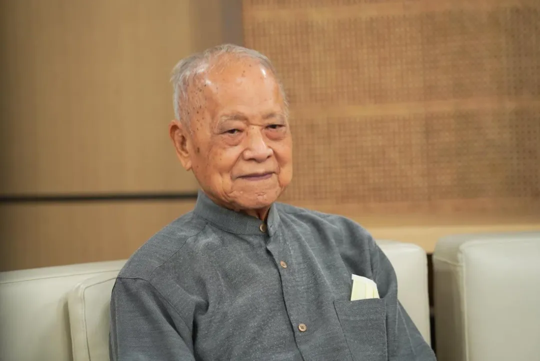 鍾沛君提及在鏡頭前柯爸是最沉默寡言的柯家人。（圖／鍾沛君臉書）