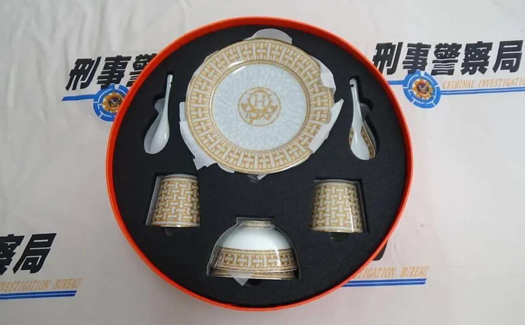 警方查扣案物確認皆為仿冒商品，經估算侵權市值逾4千8百萬元。（圖／警方提供）