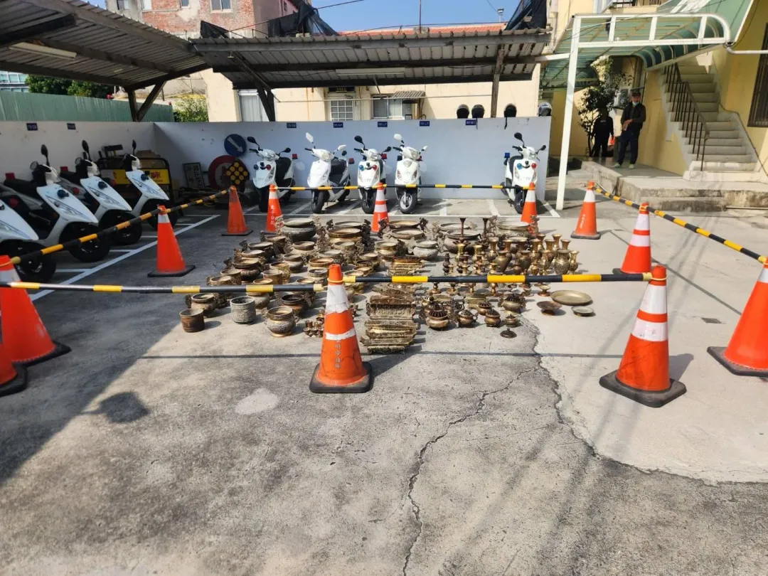 盧嫌家中搜出上百件贜物。（圖／翻攝畫面）