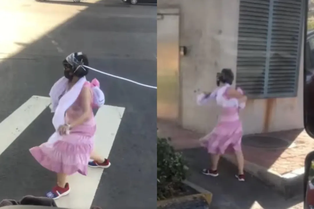女子於行人穿越道上邊跳舞邊行進。（圖／翻攝自臉書社團／高雄大小事）