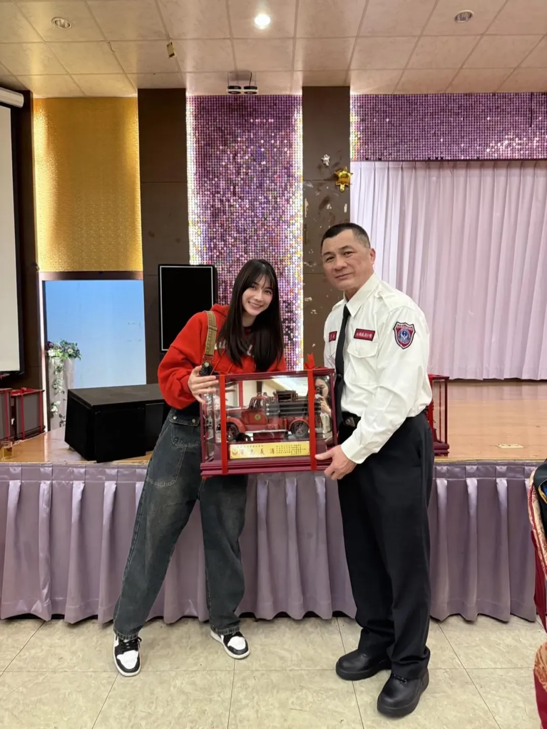 劉心語與義消父。（圖／合名娛樂提供）