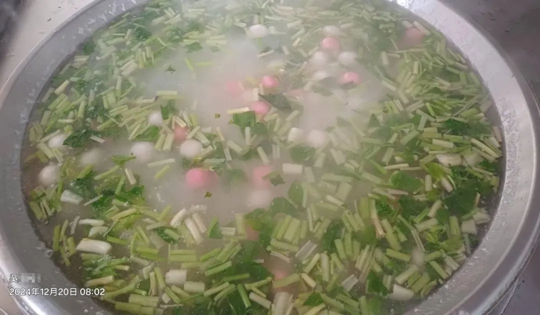 吳姓里長曾PO出煮湯圓的照片。（圖／翻攝畫面）