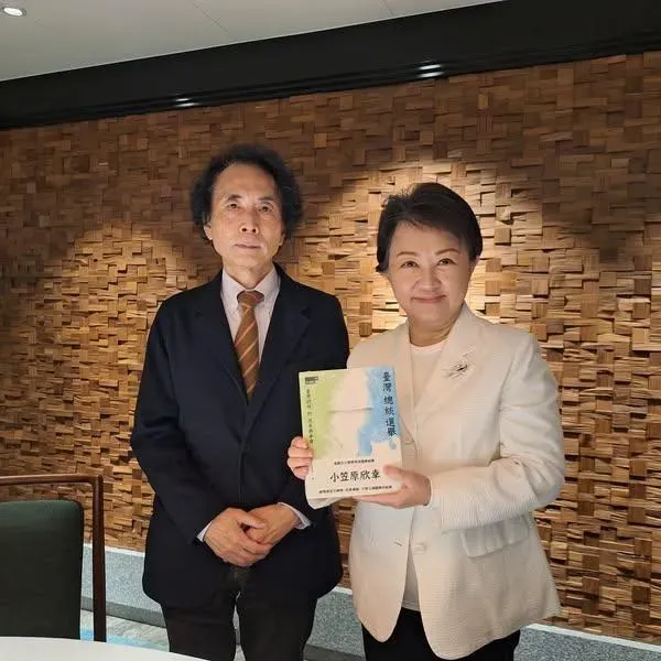 小笠原欣幸和盧秀燕。(圖/翻攝小笠原欣幸臉書)