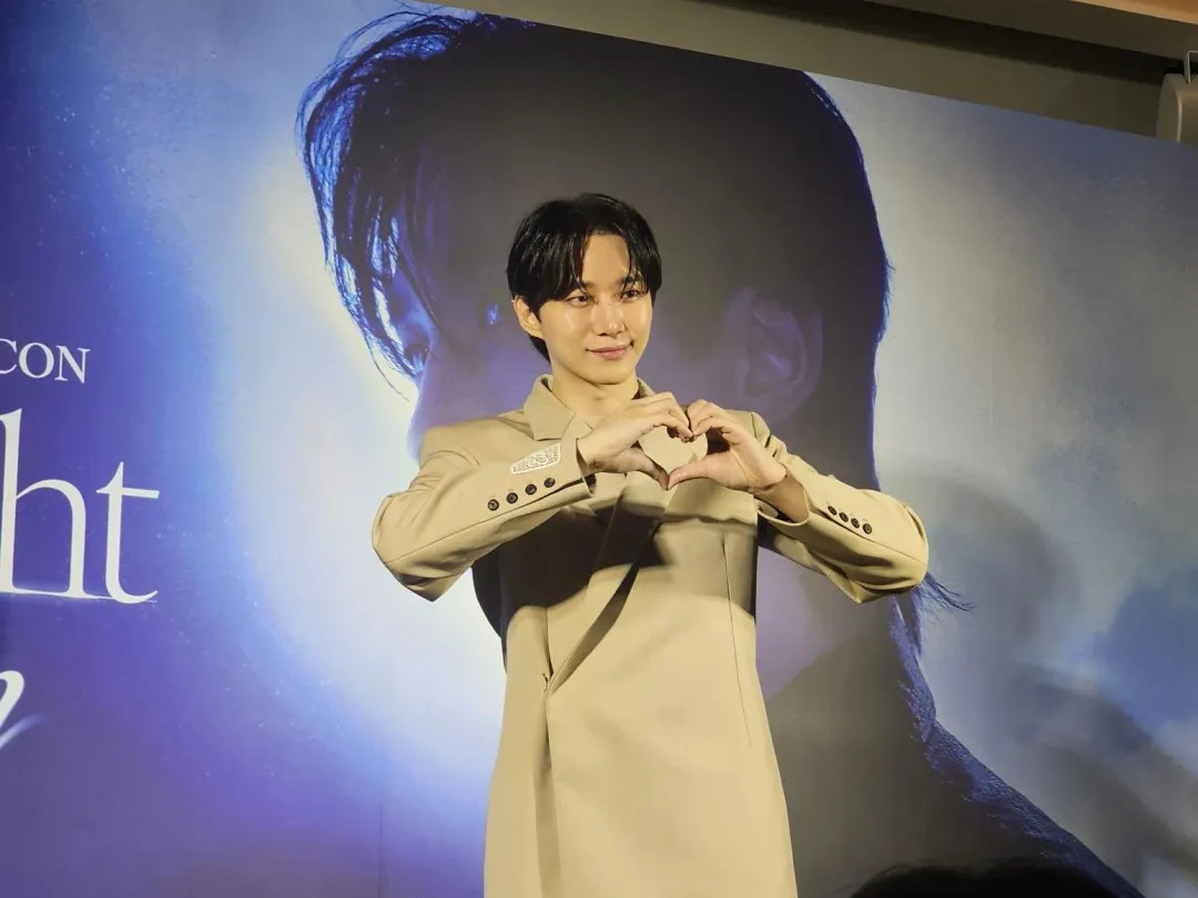 李俊昊害羞會看自己的FANCAM（粉絲拍攝的影片）。（圖／記者黃玉婷 攝）
