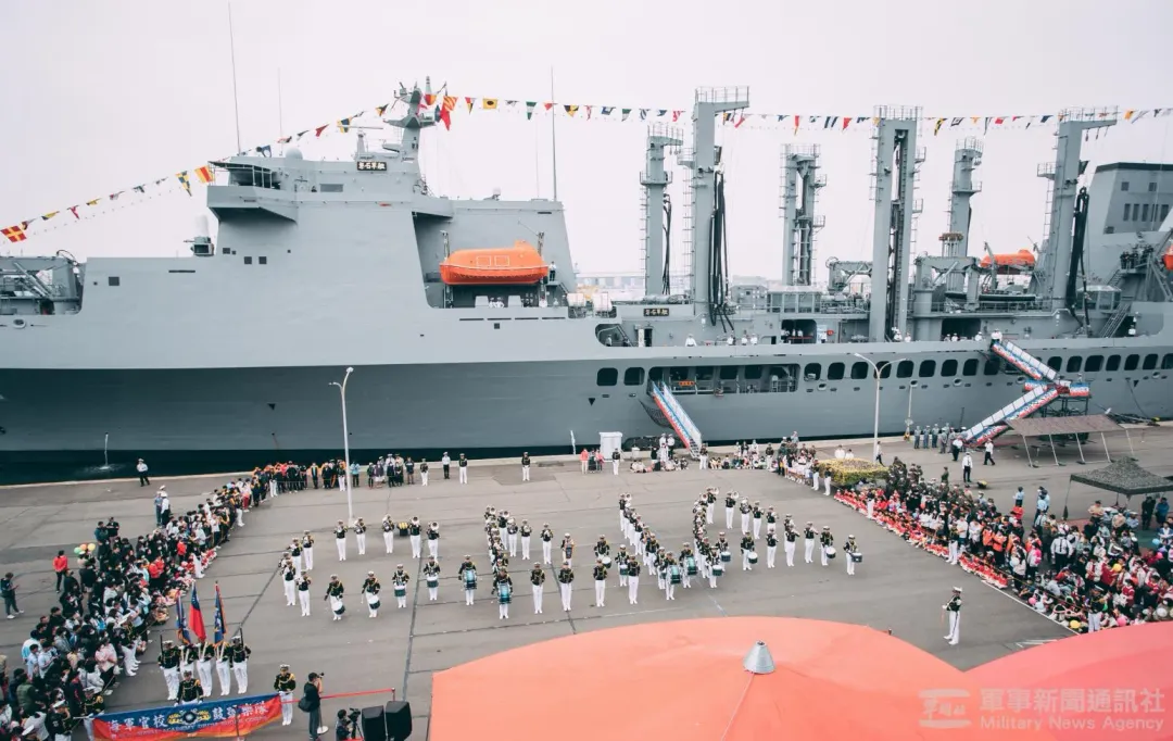 海軍114年敦睦支隊再度納編磐石號補給艦。(圖/軍聞社)
