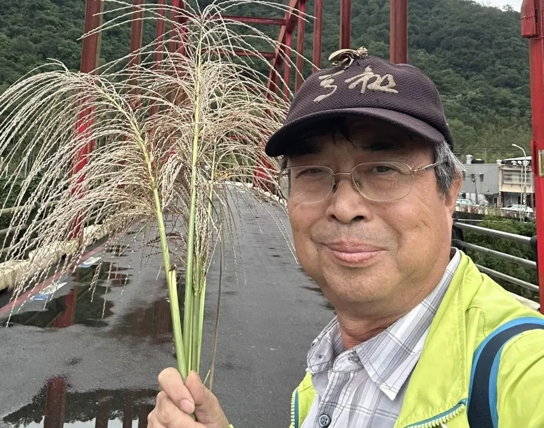 林三元現在是街頭藝人，推廣草編文化。（圖／林三元FB）