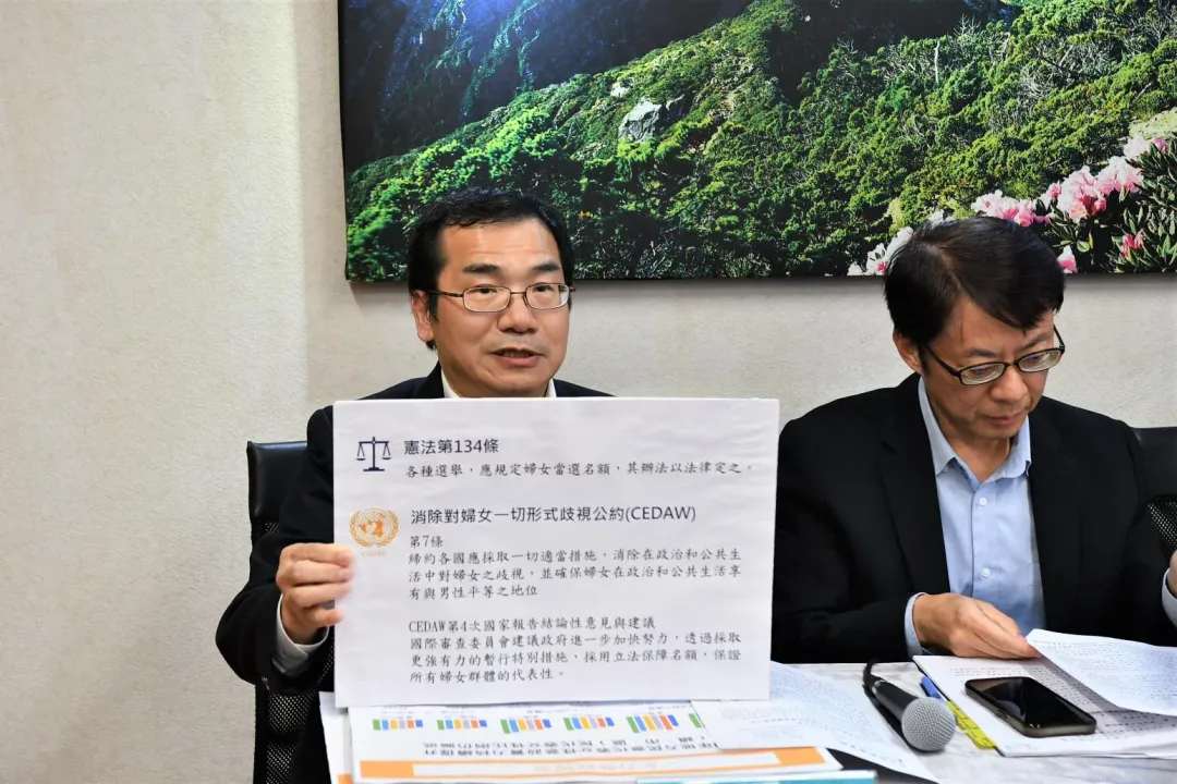 內政部目前正研擬修正草案，將現行地方民意代表1/4婦女保障名額制度的規定，改為1/3任一性別保障原則，盼能持續促進性別平等參政。圖為民政司長鄭英弘。（圖／內政部）