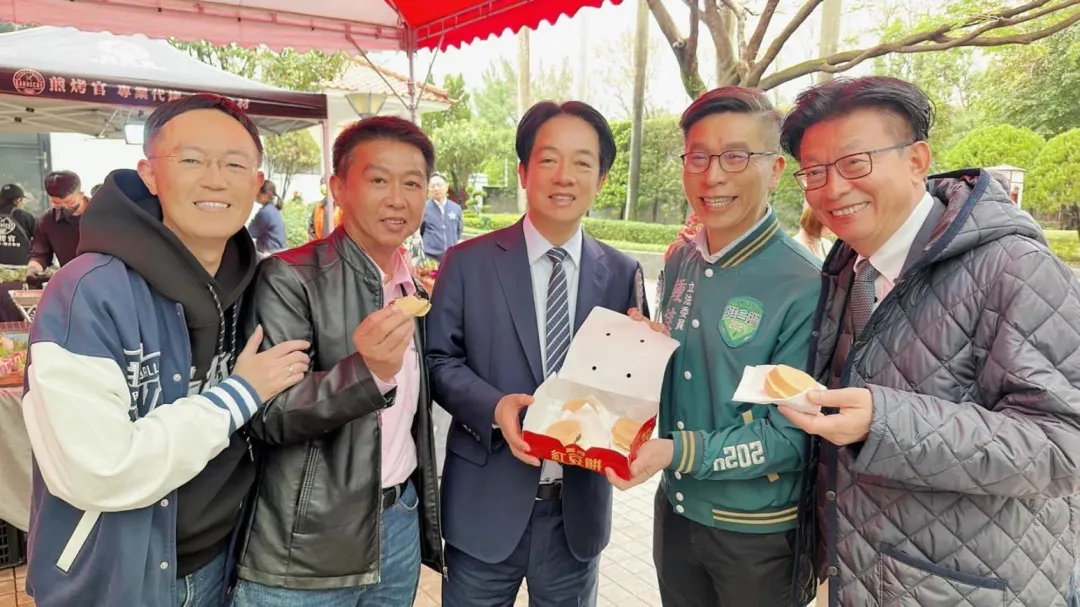 郭國文分享綠委和賴清德的合照。（圖取自郭國文臉書）