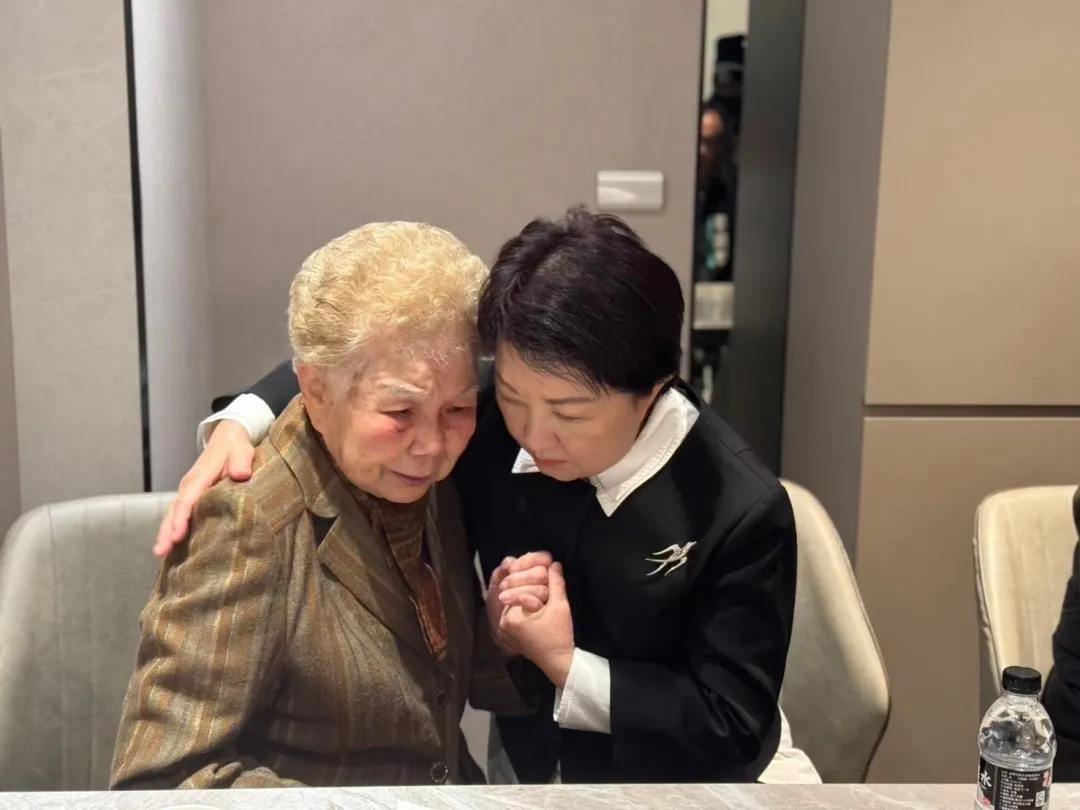 盧秀燕和柯媽。(圖/中天新聞)