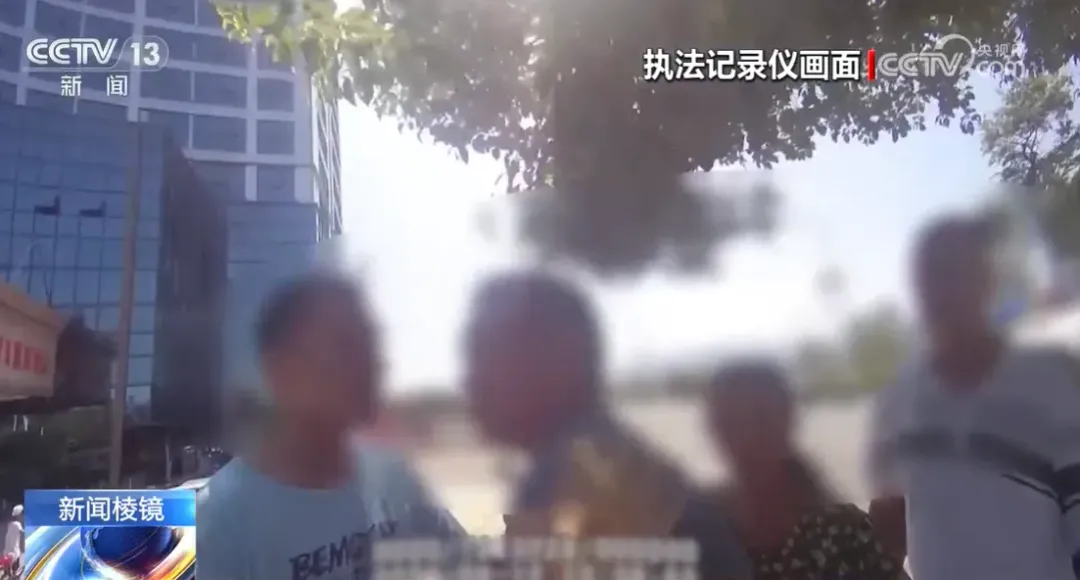 警方執法紀錄儀畫面。（圖／翻攝《央視》）