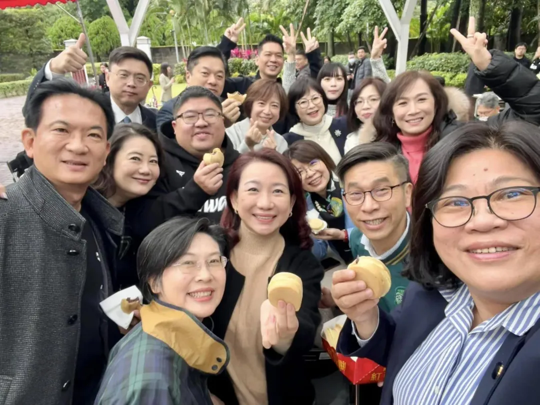 賴清德昨揪綠委官邸烤肉趴。 （圖取自林岱樺臉書）