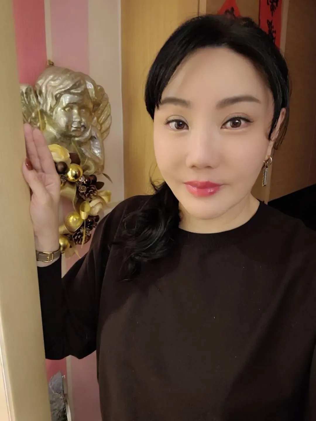 通靈命理師沈嶸。（圖／經紀人提供）