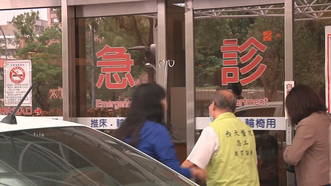 衛生福利部自2021年起推動改善計畫，投入大量預算試圖解決急診壅塞問題。（圖／中天新聞）