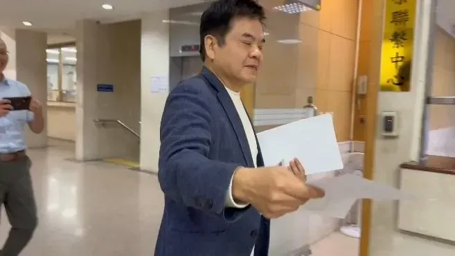 民進黨立委莊瑞雄今日下午突然現身北檢。(圖/中天新聞)