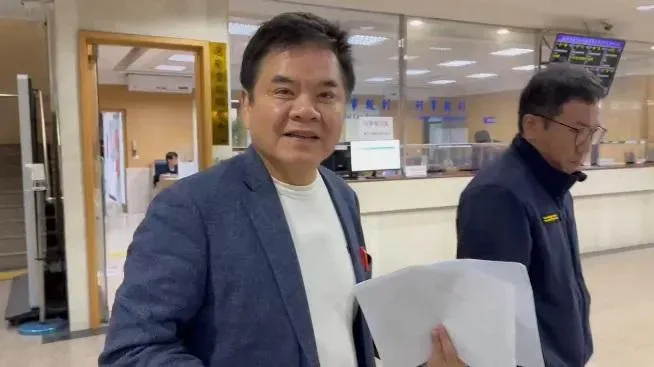 現在媒體問及是什麼事情莊瑞雄回應「不用懷疑,上次總質詢那件」。(圖/中天新聞)