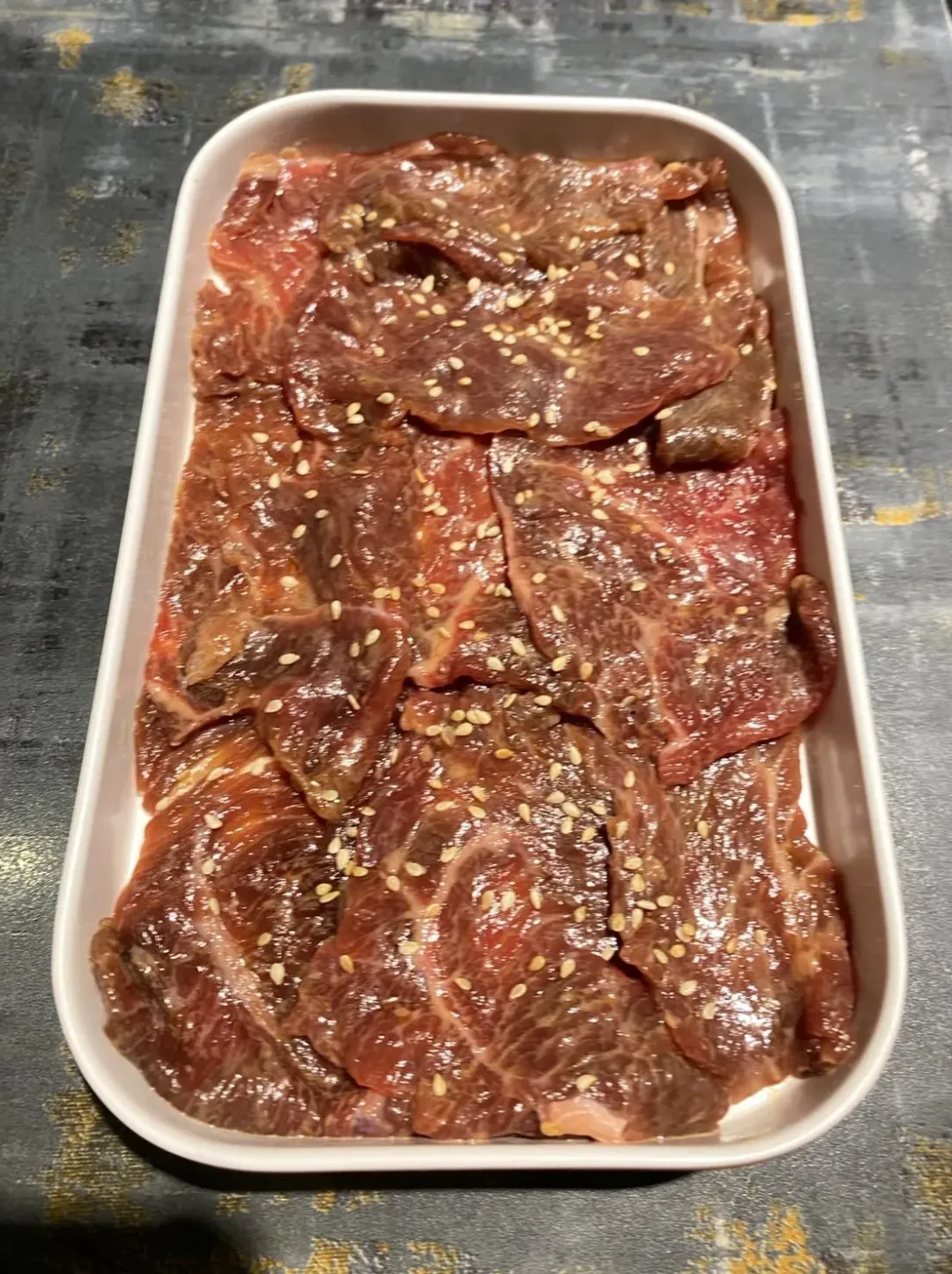 牛滑肉片咬勁十足又多汁。（圖／黃宏輝提供）