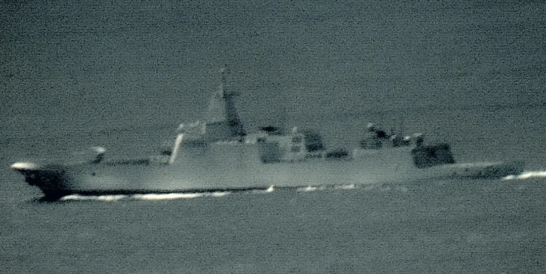 澳軍拍攝的大陸遵義號驅逐艦。(圖/澳大利亞國防部)