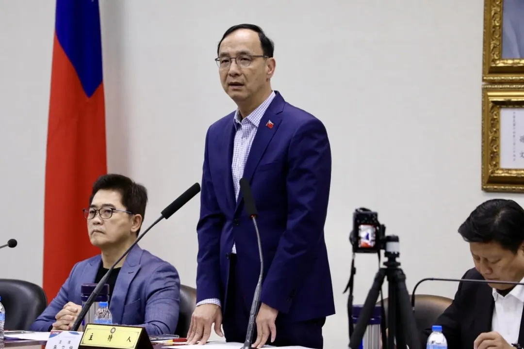 國民黨主席朱立倫(中)主持中常會。(圖/國民黨提供)