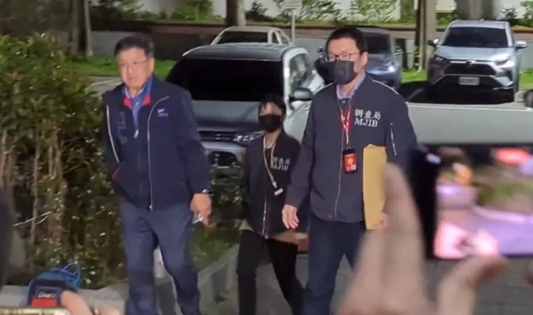 士林農會理事長選舉爆出爭議,士林地方檢察署帶回士林農會現任理事長葉文忠。(圖/中天新聞)