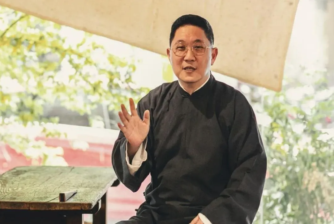 馮翊綱表示，「政治不正確」是藝術家一輩子追求的可能性。（圖／翻攝自相聲瓦舍臉書專頁）
