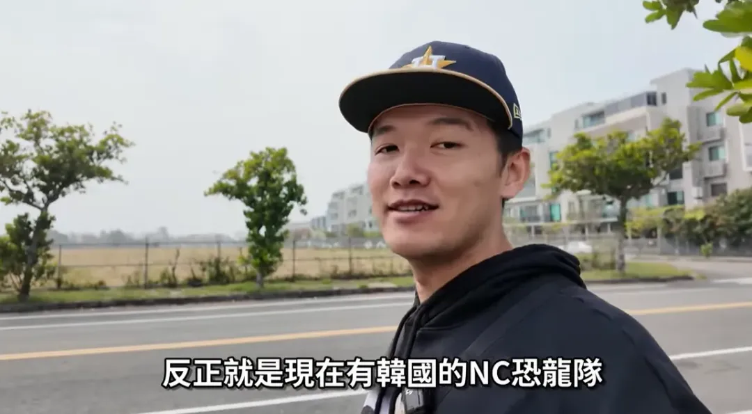 原定今年3月底完工的台南亞太棒球訓練中心成棒主球場提前竣工啟用，網紅台南Josh也在新片中開箱。（圖/翻攝自YouTube「台南Josh」）