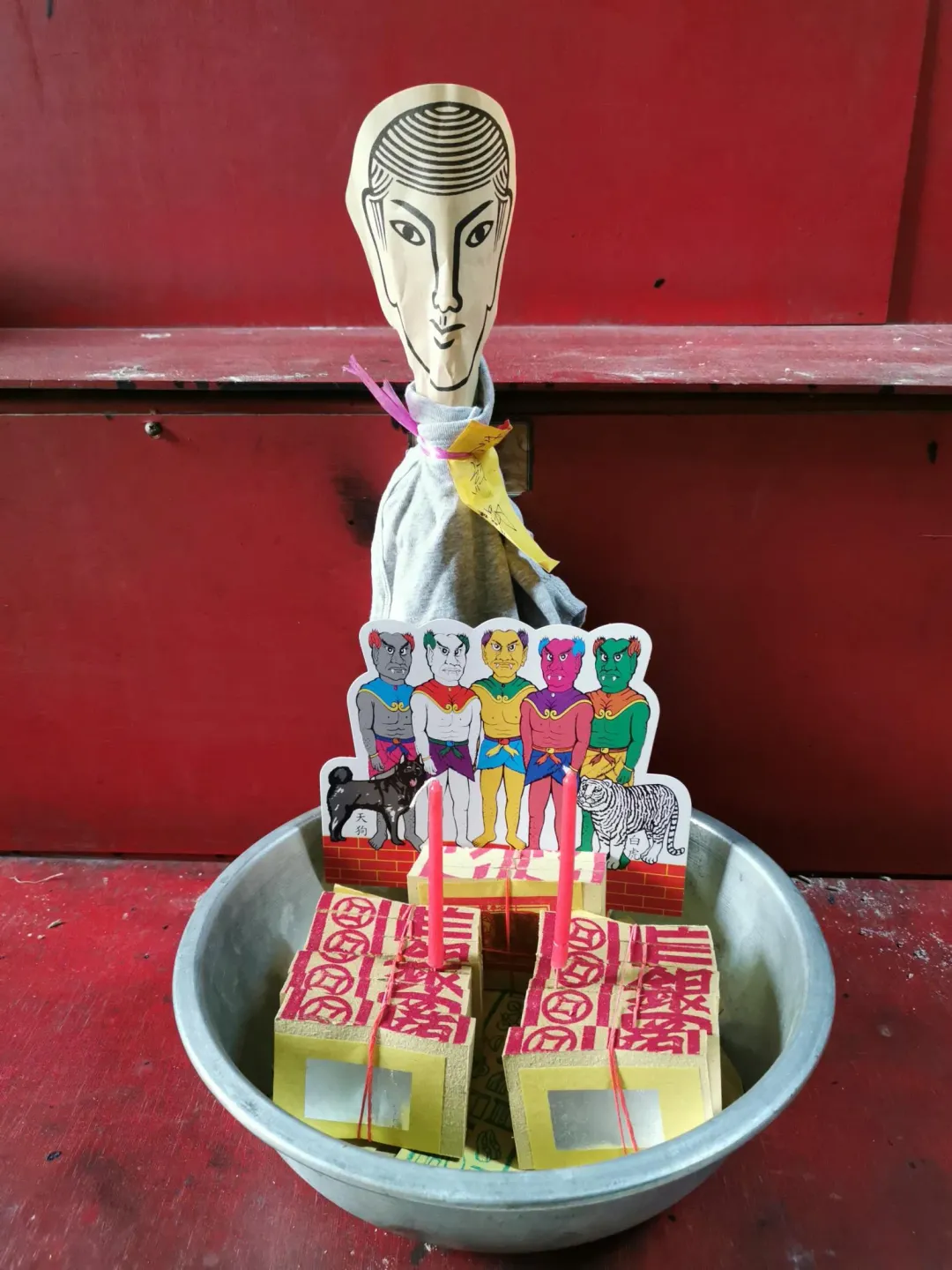 逢驚蟄節氣適合打小人趨吉避凶,民俗專家楊登嵙指出這方法和「祭白虎」、「祭五鬼」相似。(圖/楊登嵙提供)
