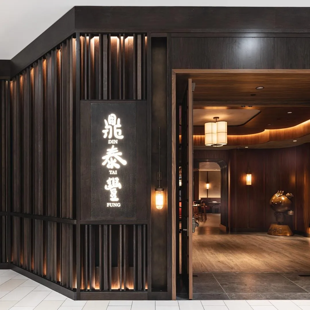 以小籠包聞名的連鎖餐飲品牌鼎泰豐，不僅餐點美味，高級的服務品質更屢獲全球顧客讚譽。（示意圖／翻攝自臉書）