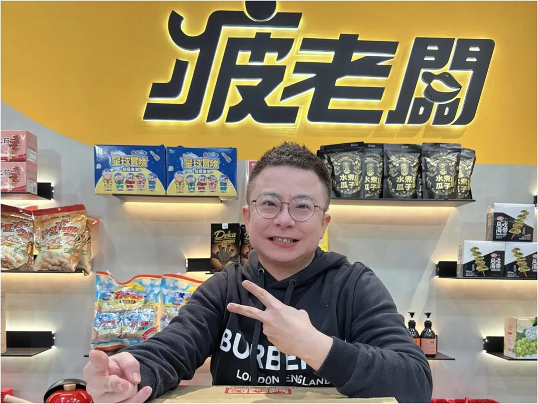 疲老闆昨晚發布限時動態疑嗆聲鳳梨之後秒刪除。（圖／翻攝自疲老闆臉書）