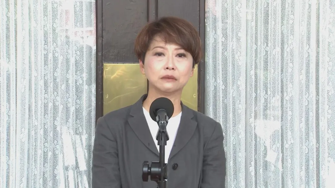 陳亭妃擔憂母親安危不捨落淚。（圖／中天新聞）