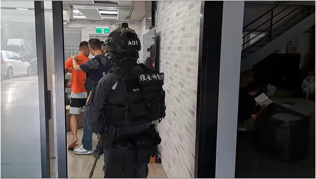 犯罪集團結合新竹在地的風飛砂幫派，利用幫派場所並透過境外「騙車工作室」提供人頭帳戶進行資金流轉。（圖／翻攝畫面）